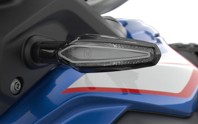We zien ze LED-knipperlichten van de F 850 GS.