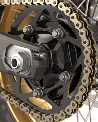 De F 900 GS van BMW Motorrad met M Endurance ketting
