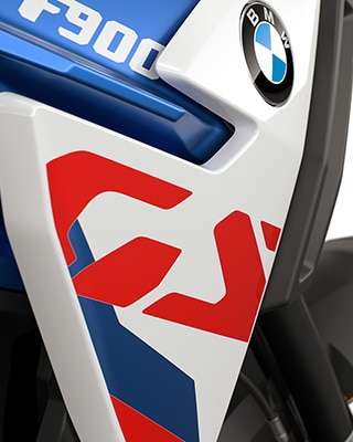 Het opvallende GS-logo op de F 900 GS van BMW Motorrad