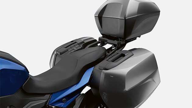 We zien de bergruimteopties van de F 900 XR.