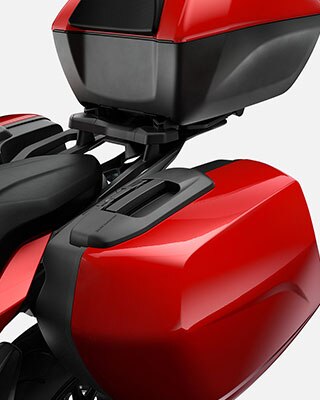 We zien de bergruimteopties van de F 900 XR.