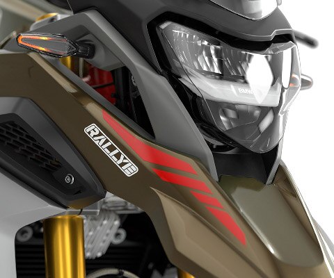 We zien de LED koplampen met dagrijlicht van de G 310 GS.