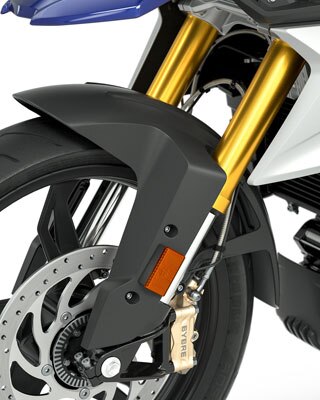 We zien de goudkleurig geëloxeerde upside-down vork van de G 310 GS.