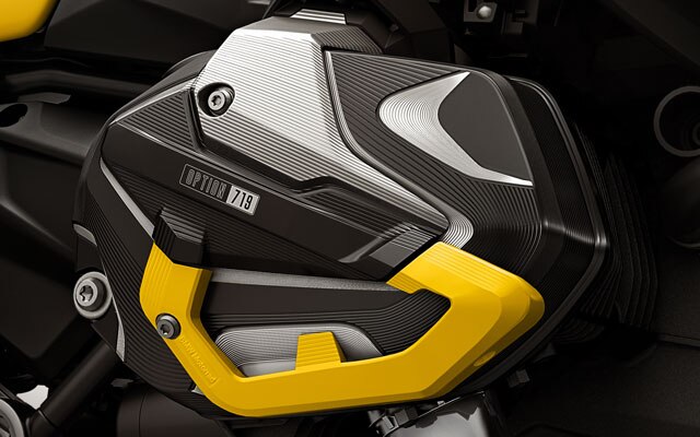 We zien de 40 Years GS Edition met Option 719 kleppendeksels in zwart-geel.