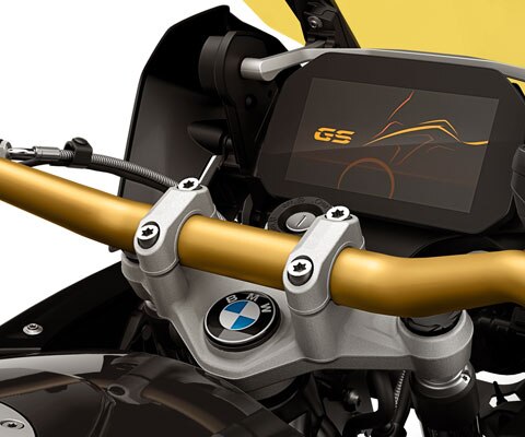 We zien de 40 Years GS Edition met goudkleurig stuur.