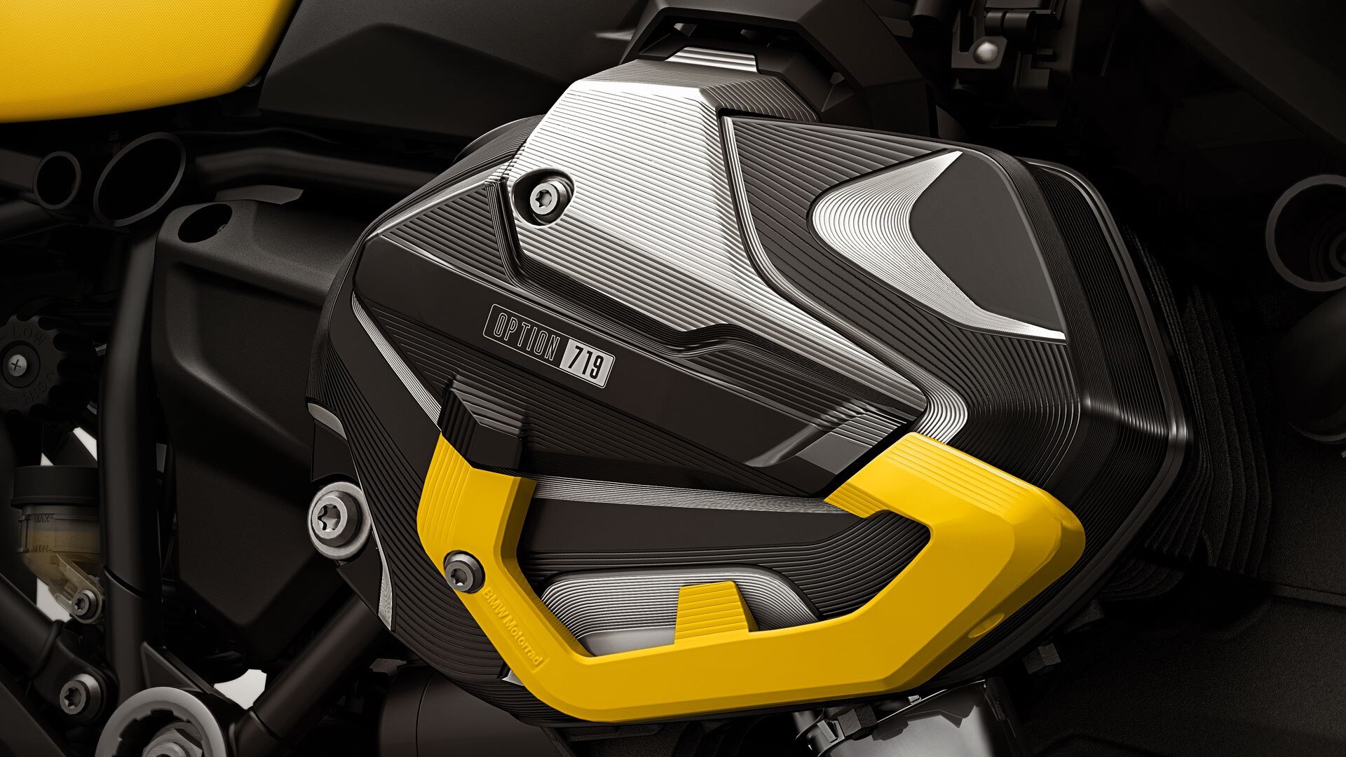 We zien de 40 Years GS Edition met Option 719 kleppendeksels in zwart-geel.