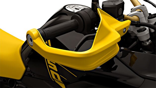 We zien de 40 Years GS Edition met gele handbescherming.