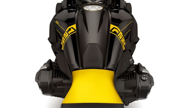 We zien de tank van de Edition 40 Years GS met 1250-opschrift en Option 719-logo in detail.