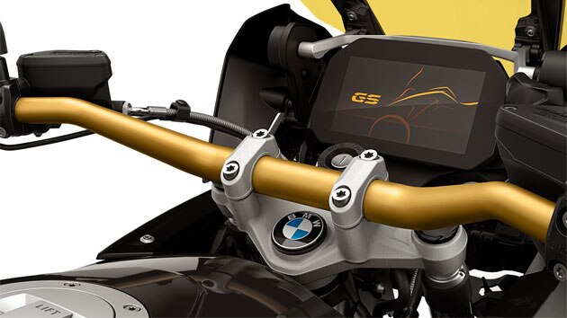 We zien de 40 Years GS Edition met goudkleurig stuur.