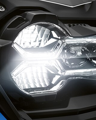 We zien de voor koplamp van de R 1250 GS Adventure.