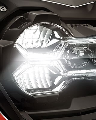 We zien de voor koplamp van de R 1250 GS Adventure.