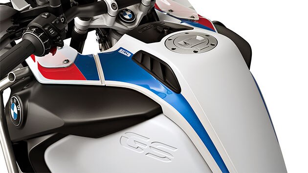 We zien de 30 liter tank van de R 1250 GS Adventure.