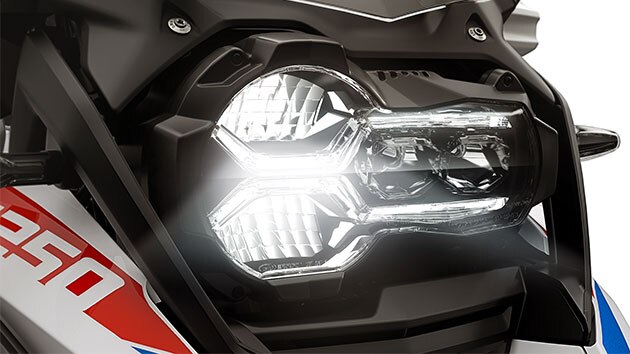 We zien de voor koplamp van de R 1250 GS Adventure.