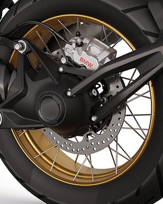 de goudkleurige kruisspaakwielen van de BMW R 1300 GS Option 719 Tramuntana