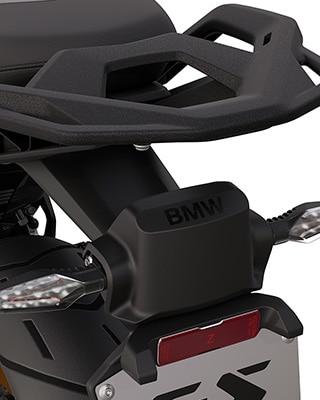 De BMW R 1300 GS Option 719 Tramuntana met functie-geïntegreerde richtingaanwijzers en achterradar