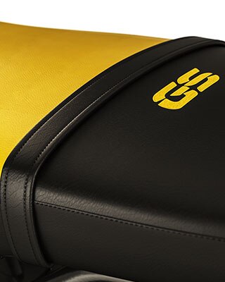 We zien de zwart-gele buddyseat van de R nineT Urban G/S.