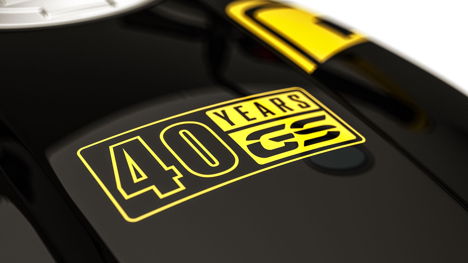 We zien de "40 jaar GS"-sticker op de tank van de R nineT Urban G/S.