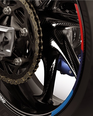 M carbon wielen met tapedesign van de M 1000 RR