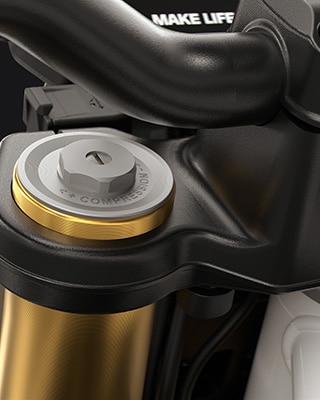 De goudkleurige 43 mm upside-down vork van de F 450 R van BMW Motorrad
