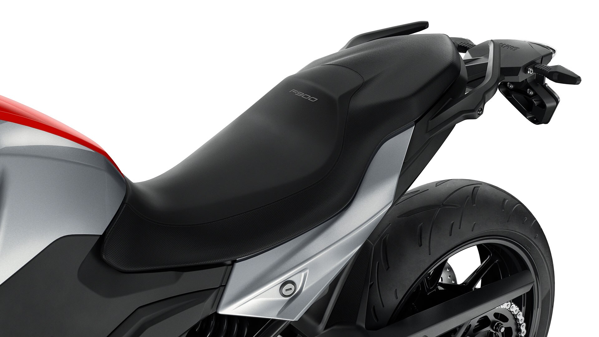 We zien de buddyseat van de F 900 R. Dankzij de zes verschillende zithoogtes kan iedereen erop plaatsnemen.