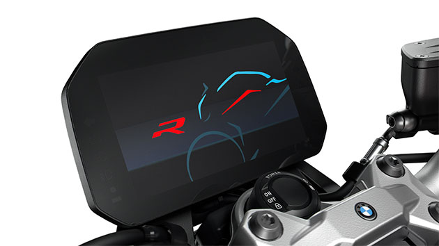 We zien het grote 6,5" TFT-display van de F 900 R.