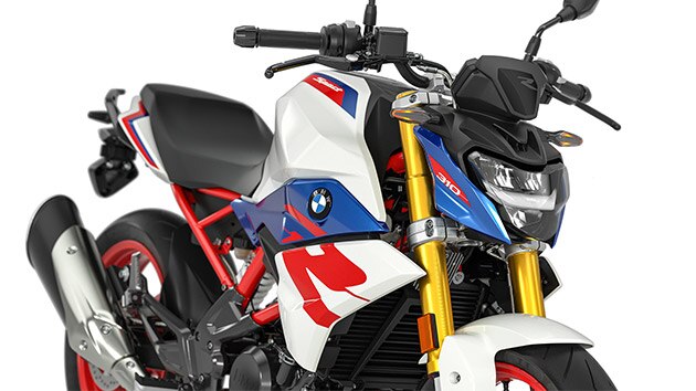 We zien de standaard-LED-koplampen en -richtingaanwijzers van de G 310 R.