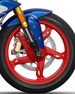We zien het gegoten aluminium velg van de G 310 R.