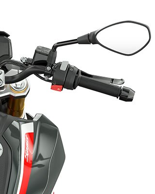 We zien het stuur en de bedieningselementen van de G 310 R.