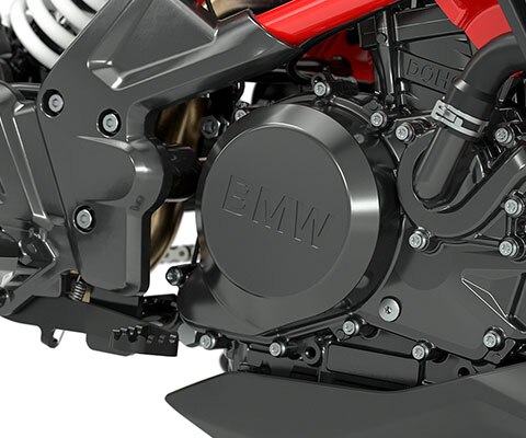 We zien de titaniumgrijze motor van de G 310 R.