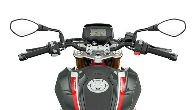We zien het stuur en de bedieningselementen van de G 310 R.