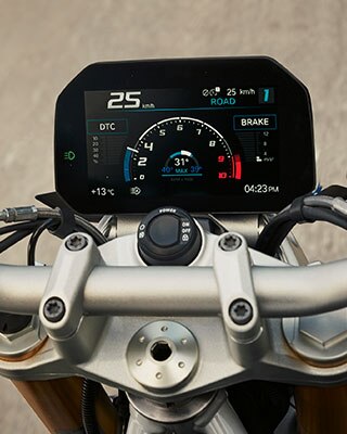 BMW R 1250 R met bedieningselement en TFT-display in het middelpunt