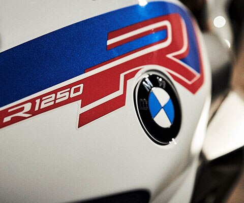 BMW R 1250 R in de stijlvariant Sport met de tank als middelpunt