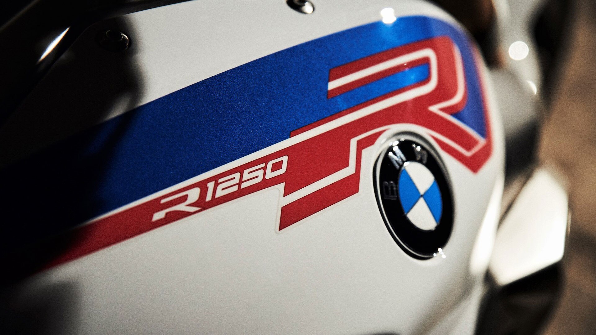 BMW R 1250 R in de stijlvariant Sport met de tank als middelpunt