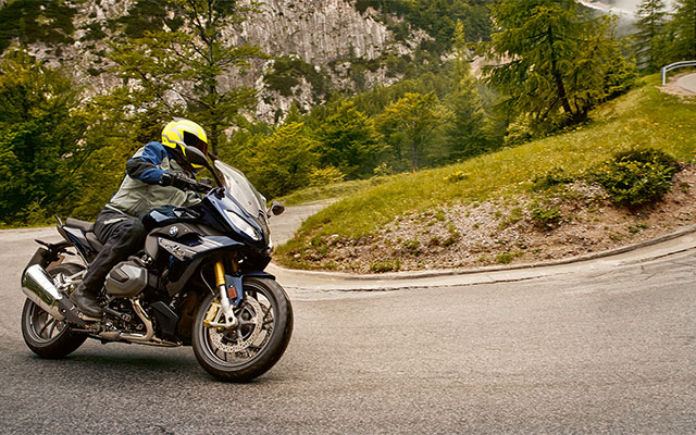 De R 1250 RS in de bocht