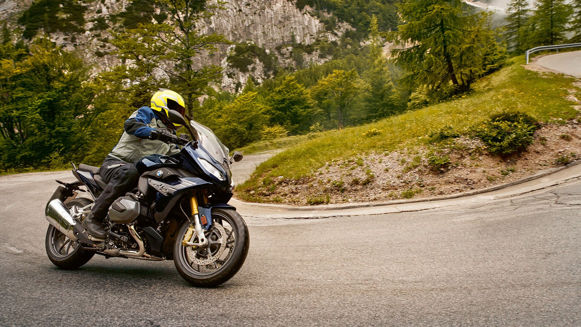 De R 1250 RS in de bocht