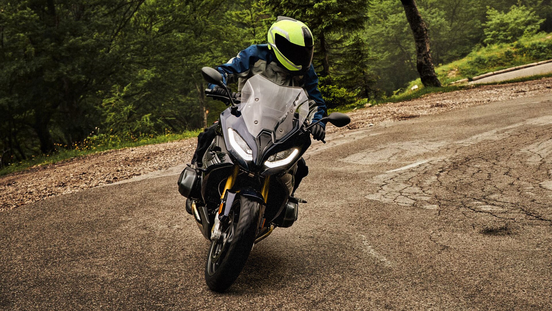 De R 1250 RS in de bocht