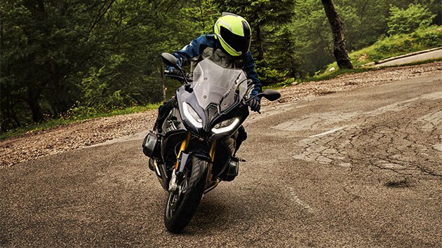 De R 1250 RS in de bocht