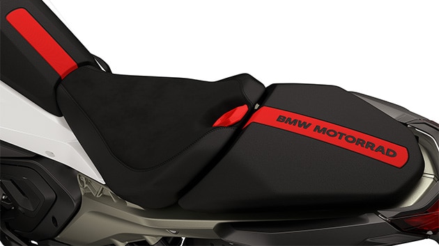 De gespoten buddyseat-inzet van de R 1300 RS van BMW Motorrad
