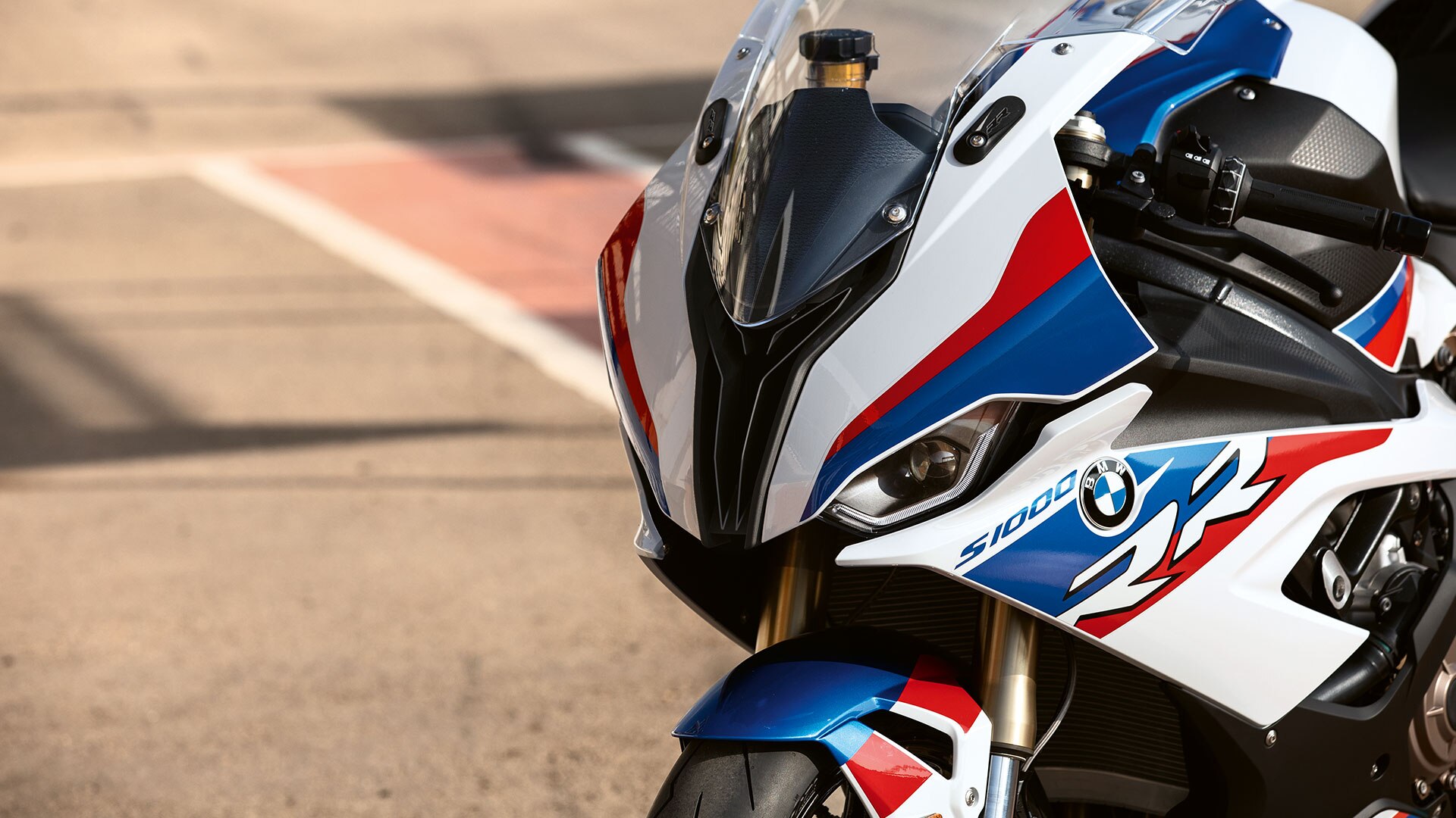 BMW RR-koplampen in gedetailleerde weergave