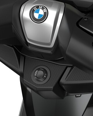 We zien het Keyless Ride-systeem van de C 400 GT.