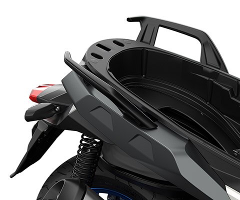 We zien het geopende flexcase opbergvak van de C 400 X.