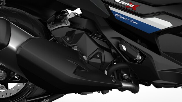 We zien de eencilinderverbrandingsmotor van de C 400 X.