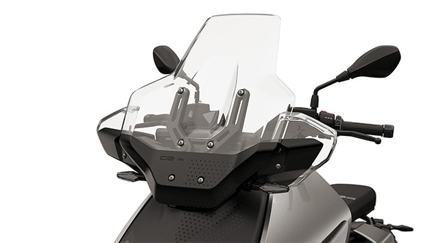 Hoge kuipruit inclusief geïntegreerde handwindbescherming van de CE 04 van BMW Motorrad